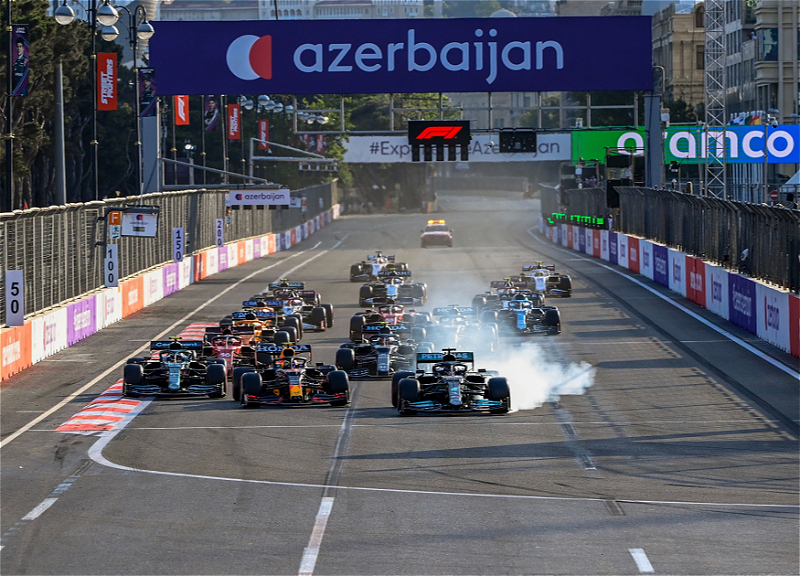 Bakıda Formula 2 yarışı üzrə sərbəst yürüşə start verilib