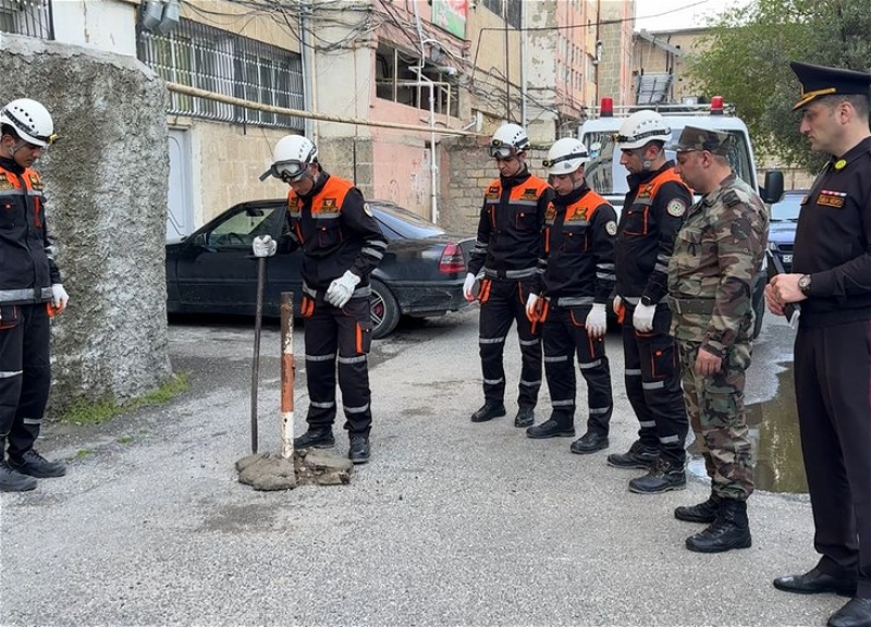 Sumqayıtda bəzi yaşayış binalarının qarşısında qanunsuz quraşdırılmış maneələr sökülüb - FOTO