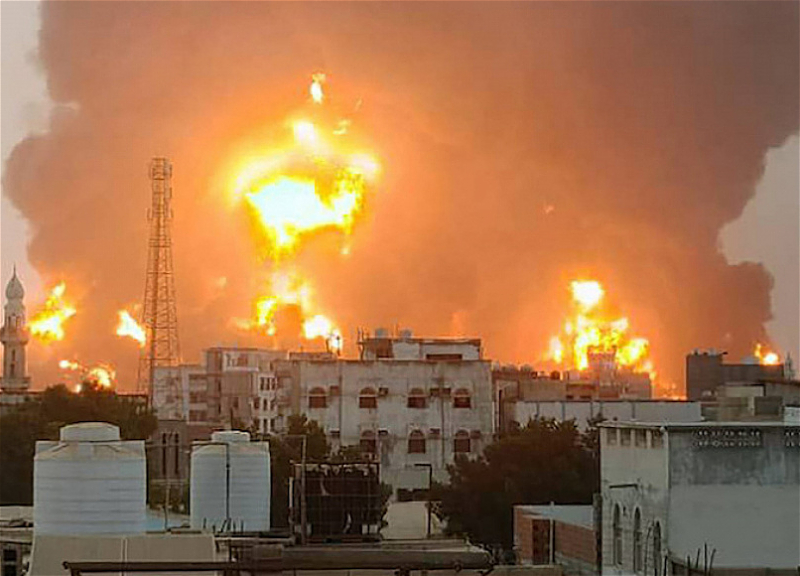 Al Arabiya: Израиль атаковал йеменские порты в Эль-Ходейде