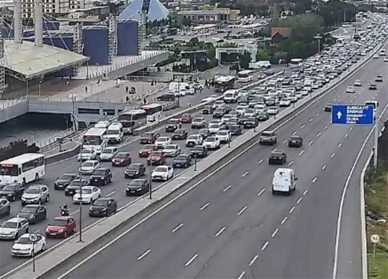 Paytaxtda sıxlıq müşahidə olunan küçə və prospektlər