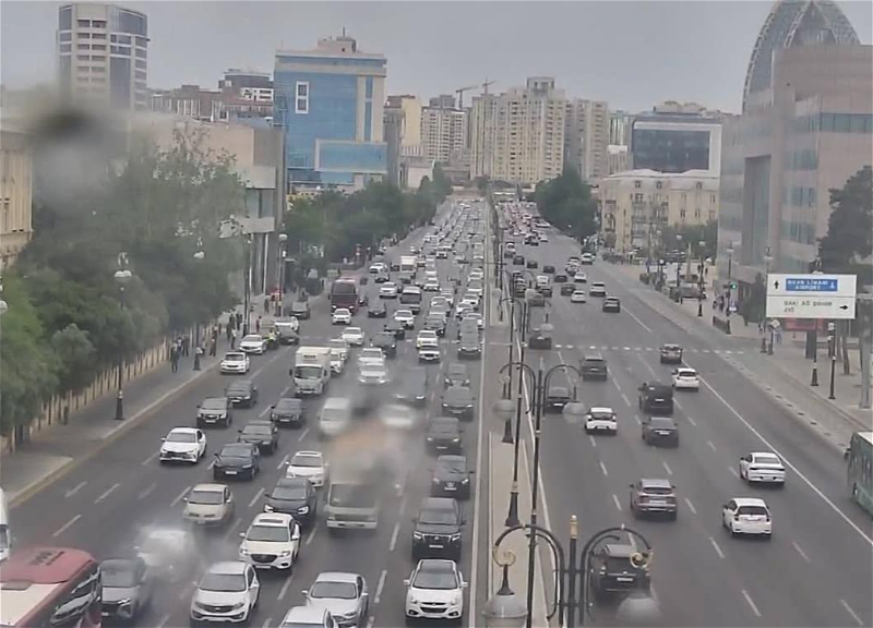 Paytaxtda sıxlıq müşahidə olunan küçə və prospektlər